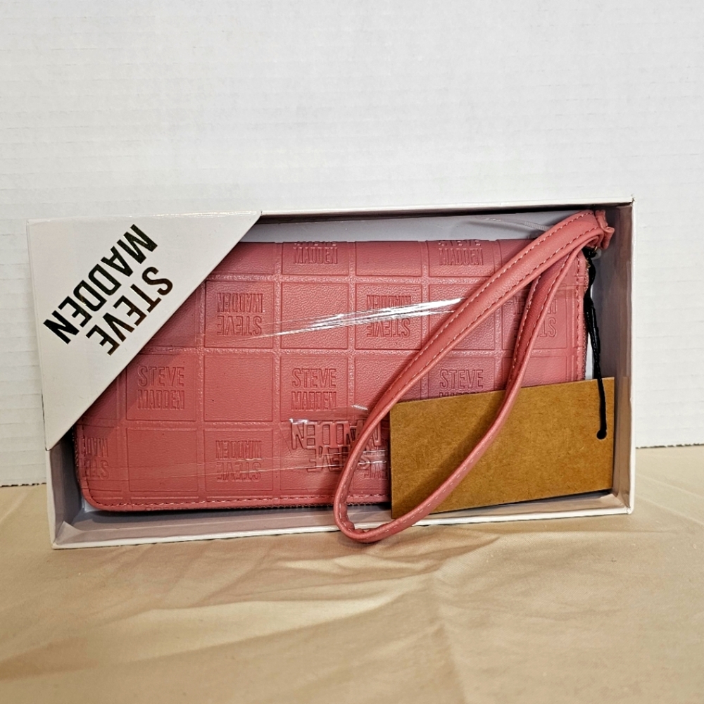 Steve Madden pink wallet with wrist strap #luxury #accessories